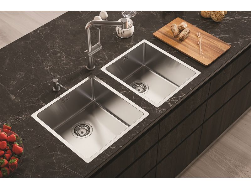Мойка KOMBINO 30 KMB 90 FI 440X440 F/S в комплекте с сифоном 1130550,